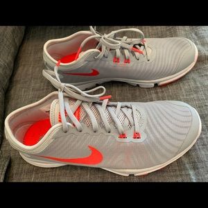 Women’s 8.5 Gray/orange Nike flex supreme TR4